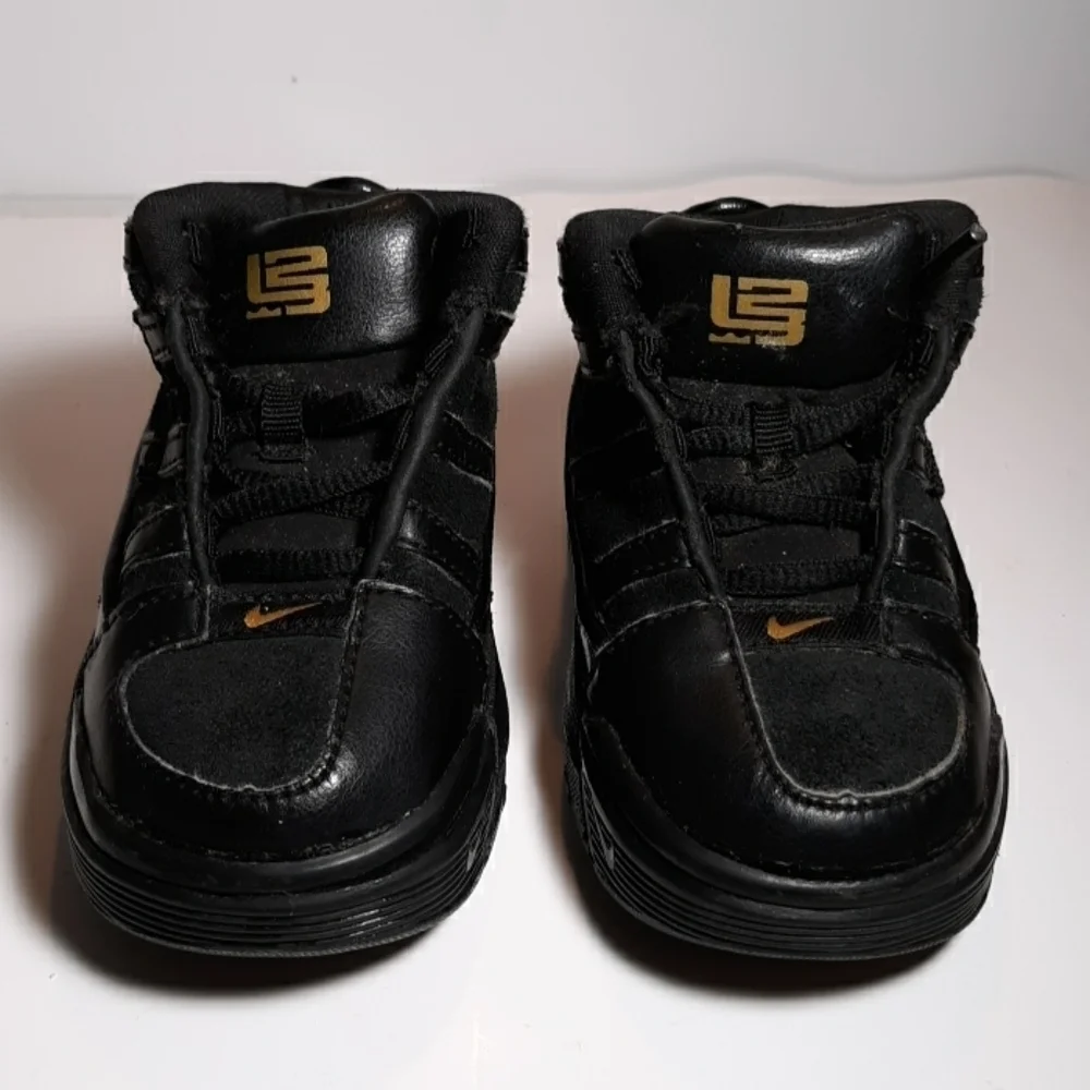 Nike vintage 2005 Lebron 3 black gold